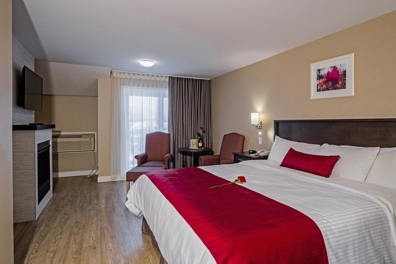 Senior Suite - 2 King Beds with Kitchenette, Fireplace and Wood floor